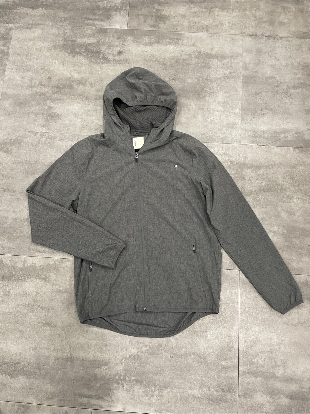 Men’s medium Vuori outdoor trainer shell jacket